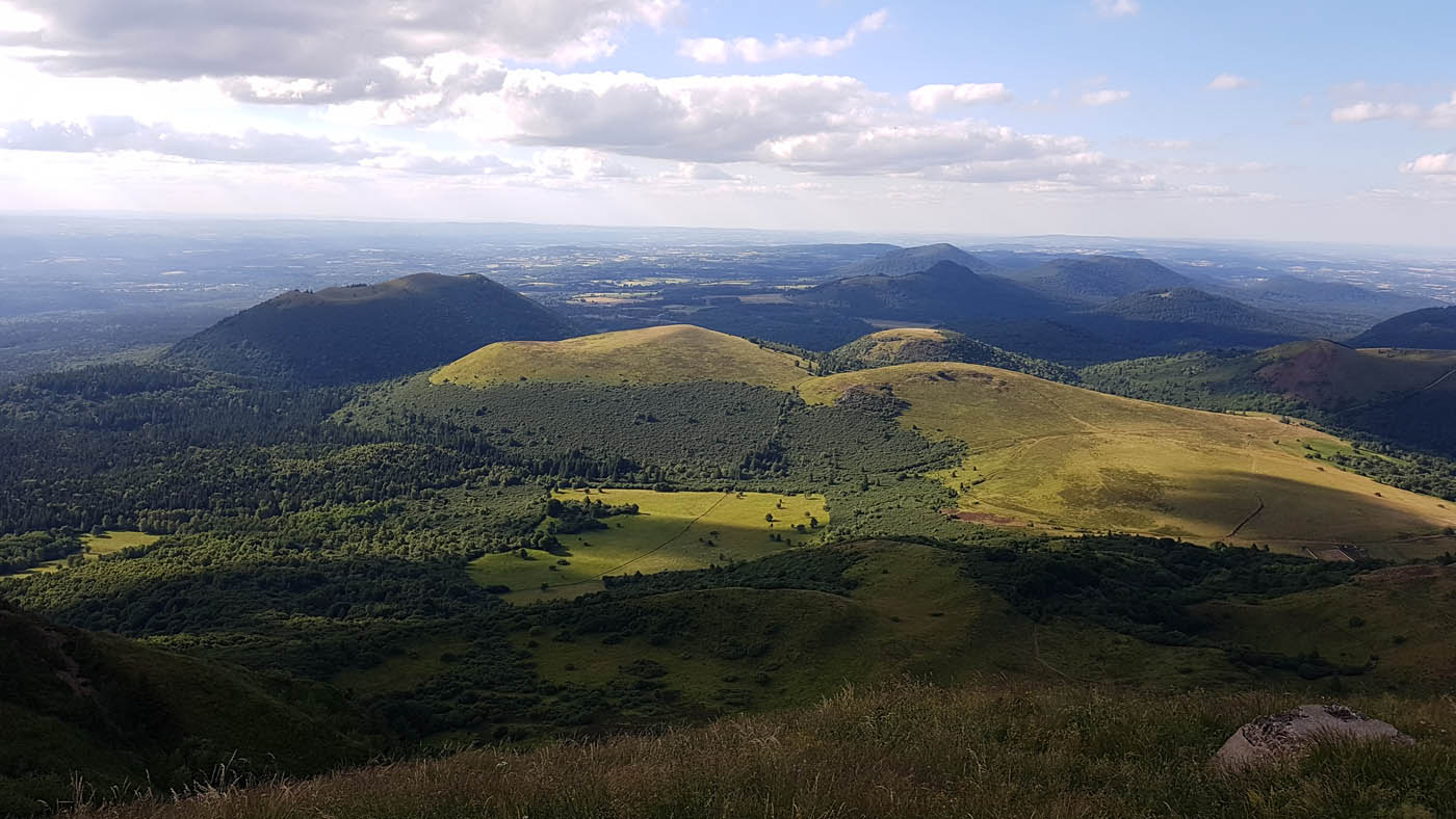 parapente au sommet du puy de dôme en auvergne