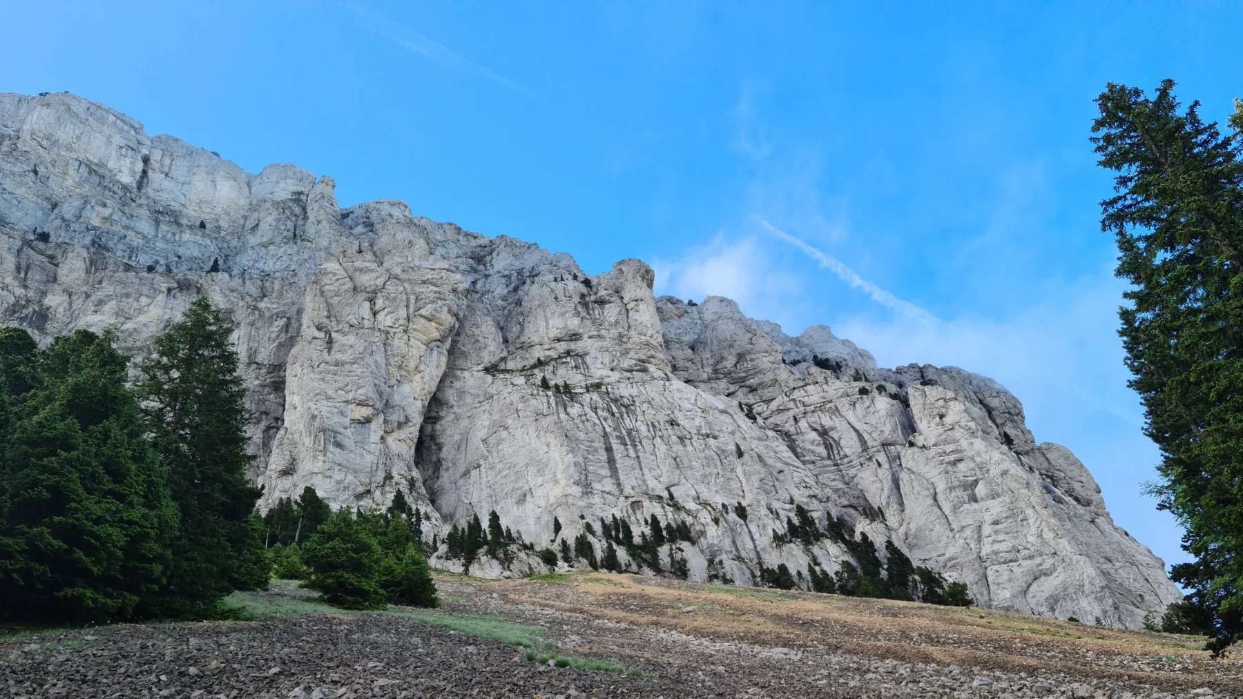 vue de la falaise du mont aiguille